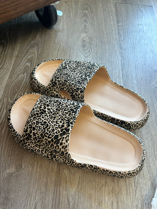 Cheetah print slides size 12/13